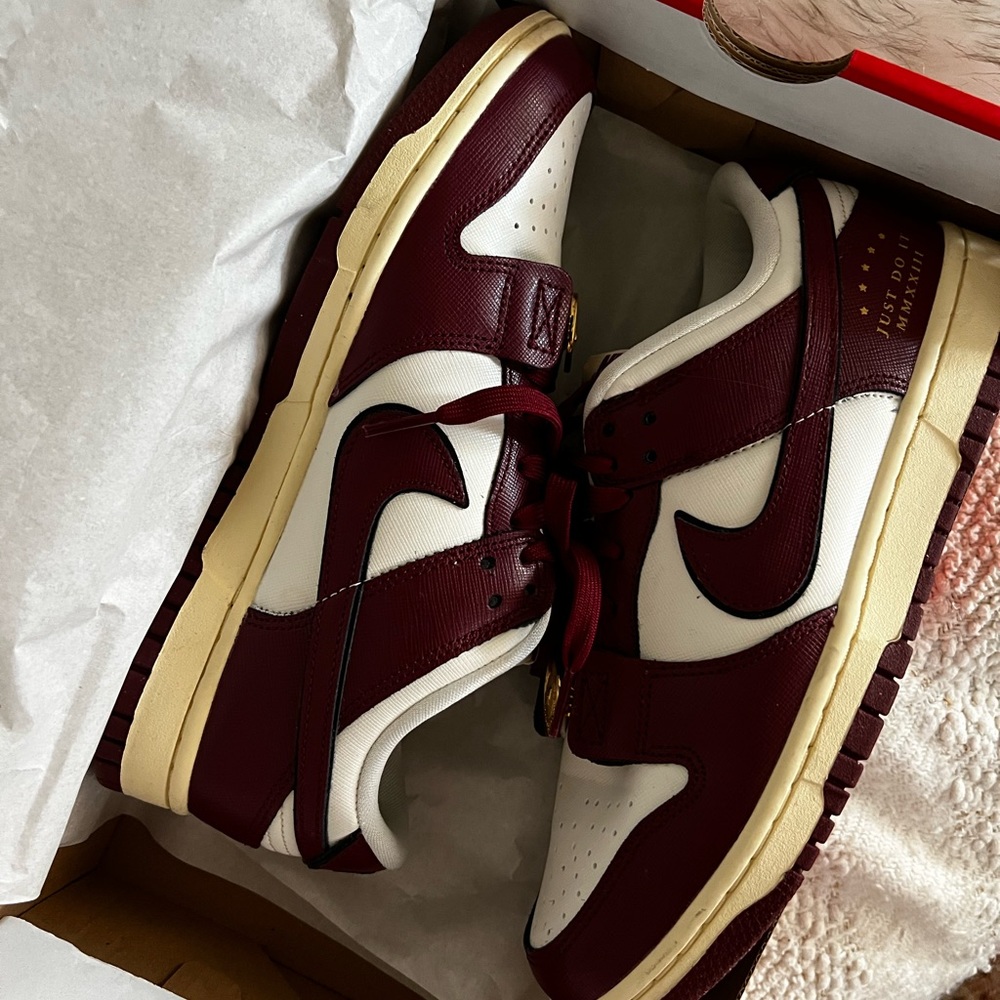 Nike woman’s dunk low se